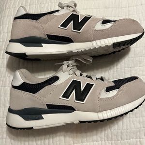 MENS New Balance-Size 8-Excellent Used Condition